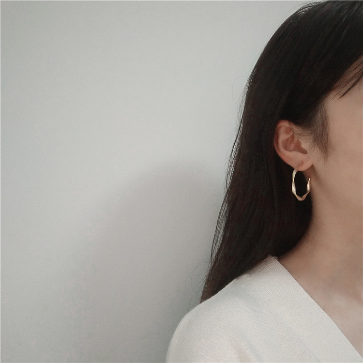 c5482a45 c602 40ba 8085 bad3a7c45416 Mosquito Coil Irregular Metal Earrings Circle Ear Clip Without Hole