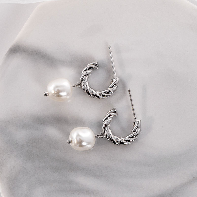 c57b07e0 b789 411c 9dfc c09b71df6dac Small Design Sense Of High Quality French Earrings