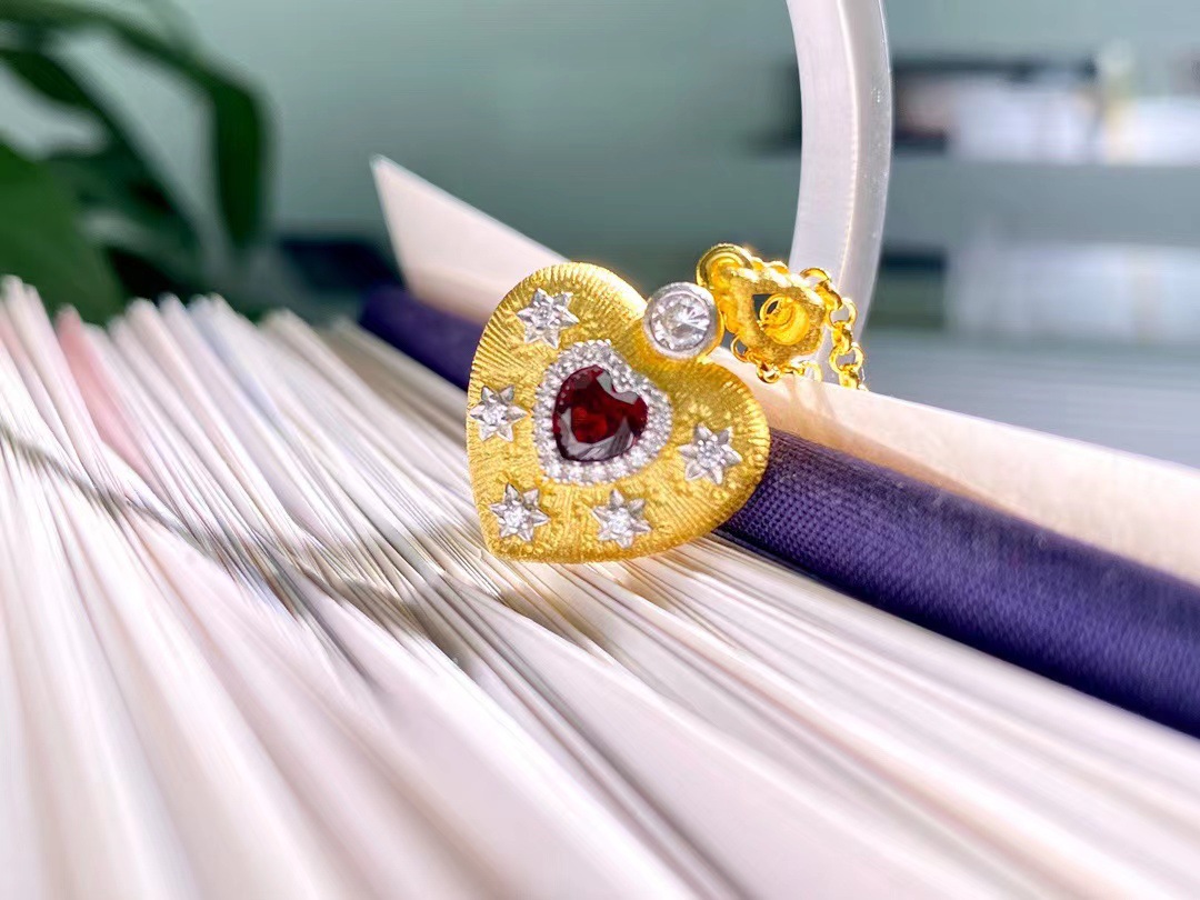 Brushed Heart S925 Silver Gold Plated Garnet Pendant 3 c6cd19e0 11bc 4361 ab7c e9bf8de767dc Brushed Heart S925 Silver Gold Plated Garnet Pendant