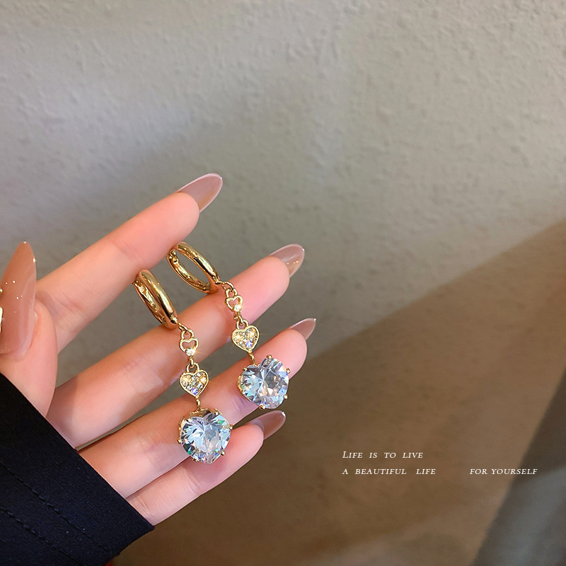 c85386b6 952c 41cc 8249 73af89fe67e1 Sense Of Diamond Crystal Love Ear Buckle Female Super Fairy All-match