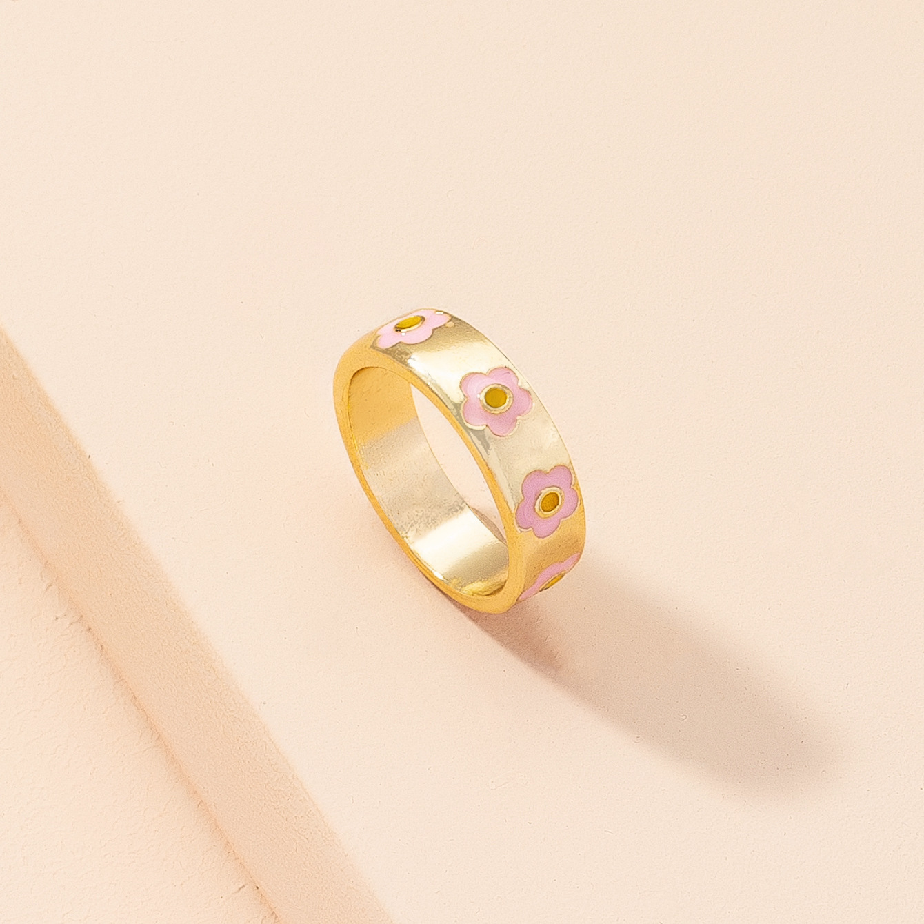 c8f34d56 2dde 40dc a1f4 0dbcb8f05cd7 Fashion Flower Female Cute Fun Personality Street Shot Cold Wind Ring