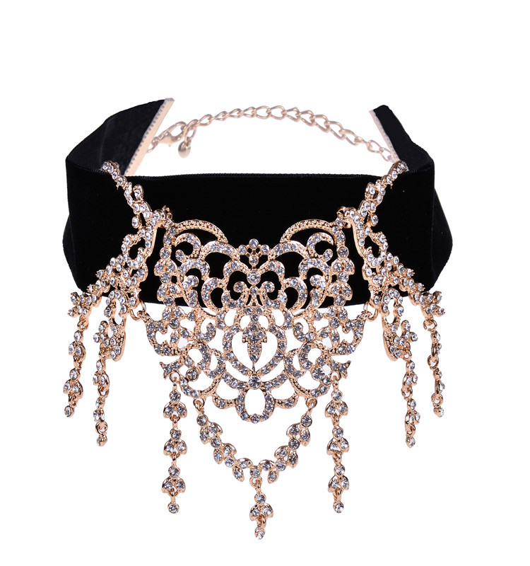 cd8d2e18 e14b 449a b766 76c347460851 Style Exaggerated Hollow Rhinestone Necklace