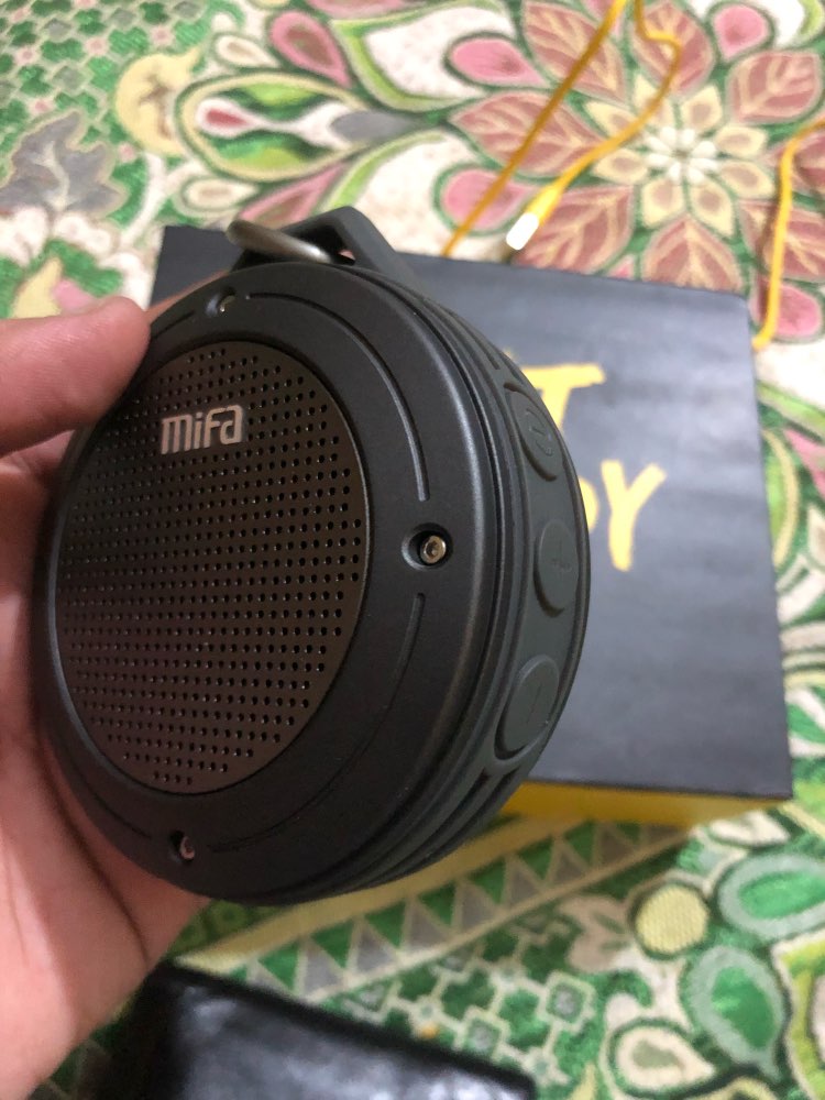 does the gear sport have a speaker