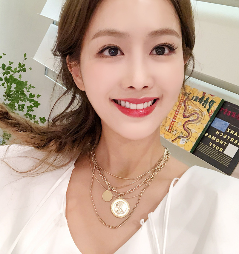 d0389fed cae6 4bec bac0 a09fa7fa0319 Gold coin portrait multi-layered necklace