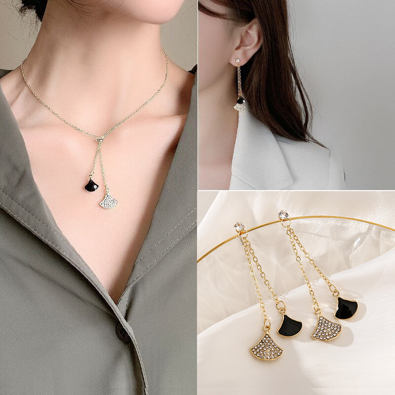 d2d5da0f 34ba 4f4f b5a3 2c22adaf2994 Net red niche design clavicle chain