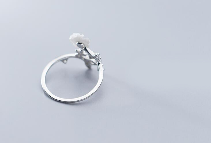 d3cd13ac 358f 444b 86af 2e3c084b0ec8 Fashion Silver Ring With Flowers Leaves And Diamonds