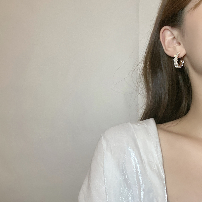 d58e0eb3 a493 464c 8b8b 58166ae55e9f Fashion And Simple Women's Flower White Earrings