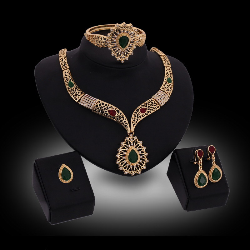 d871fcc4 6272 4815 83ad eef3e242dea0 Fashion Gold-plated Four-piece Set With Diamonds