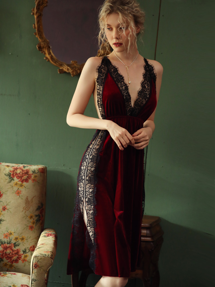 Seraphina Darkmore - The Nevermore VelvetLace Hollow Nightdress