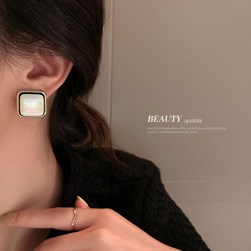 Silver Needle Geometric Square Earrings Are Small Exquisite And Simple 3 dbf519b8 75ae 4d65 aa7b b43a1592ca5a Silver Needle Geometric Square Earrings Are Small Exquisite And Simple