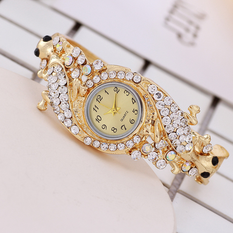 dc2fd135 c4f0 41b0 9f59 5470c65581c7 Diamond and gold bracelet watch