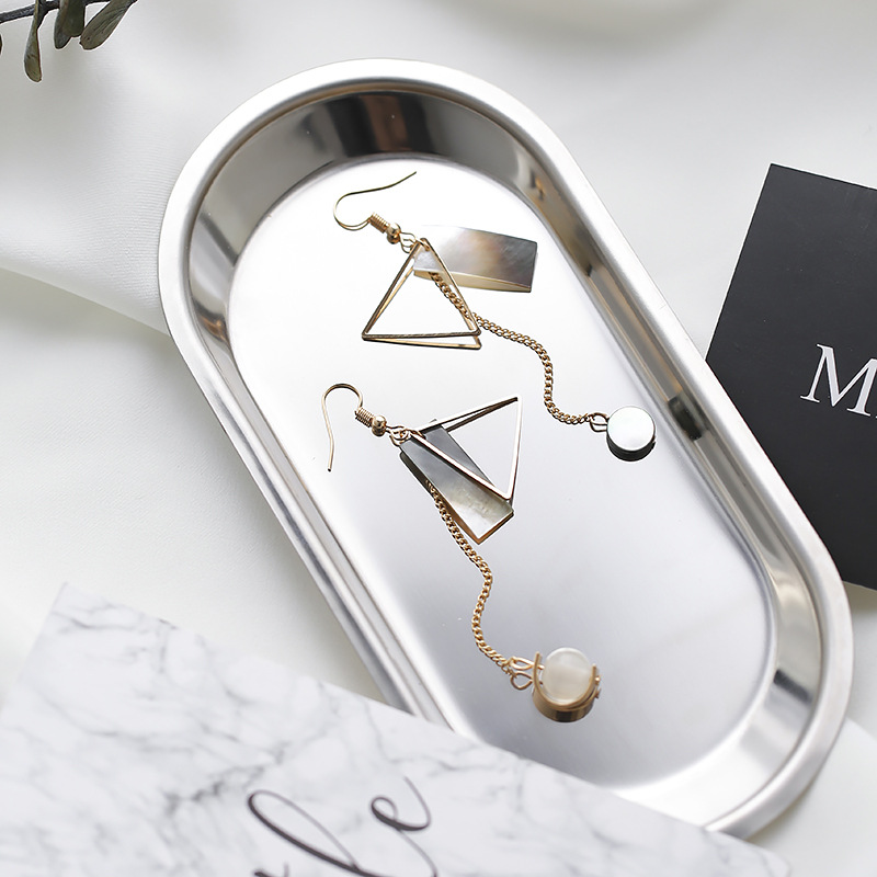 dce7cf51 464f 4bbb b68a 2b2456e585bf Geometric black shell butterfly earrings