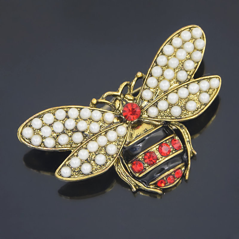 df09c67a 5805 421e 8f47 db6c527d1ecf Retro cute little bee brooch