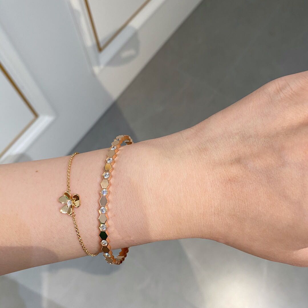 df1531f0 d140 4281 ad7f 562f52d2ee28 S925 Sterling Silver Honeycomb Bracelet V Gold Plated Microphone