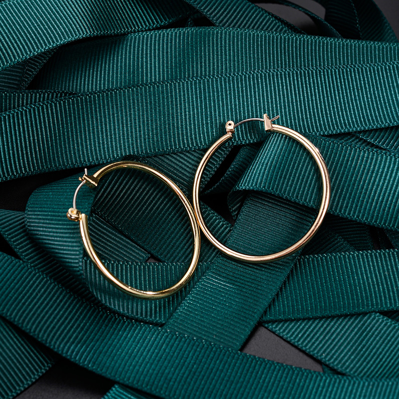 European And American Temperament Ring Gold And Silver Earrings Fashion 5 df936c12 f671 4cd6 9917 b957865dc02e European And American Temperament Ring Gold And Silver Earrings Fashion