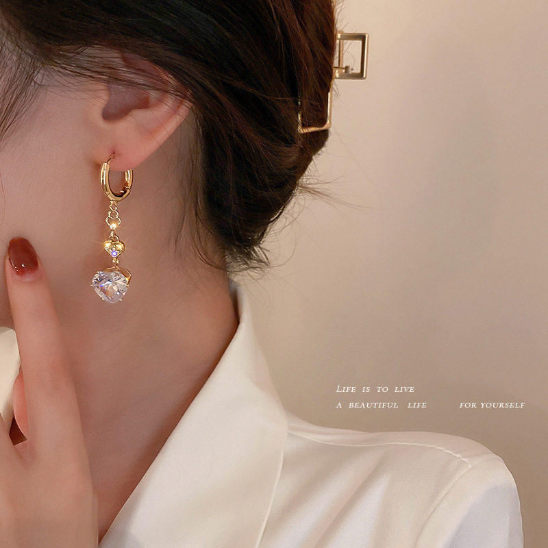 dfc93eef a0c4 4c53 b86c 19249da01045 Sense Of Diamond Crystal Love Ear Buckle Female Super Fairy All-match