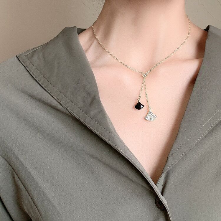 e1b6dca0 8fd9 4135 8716 3b47f639c1d9 Net red niche design clavicle chain