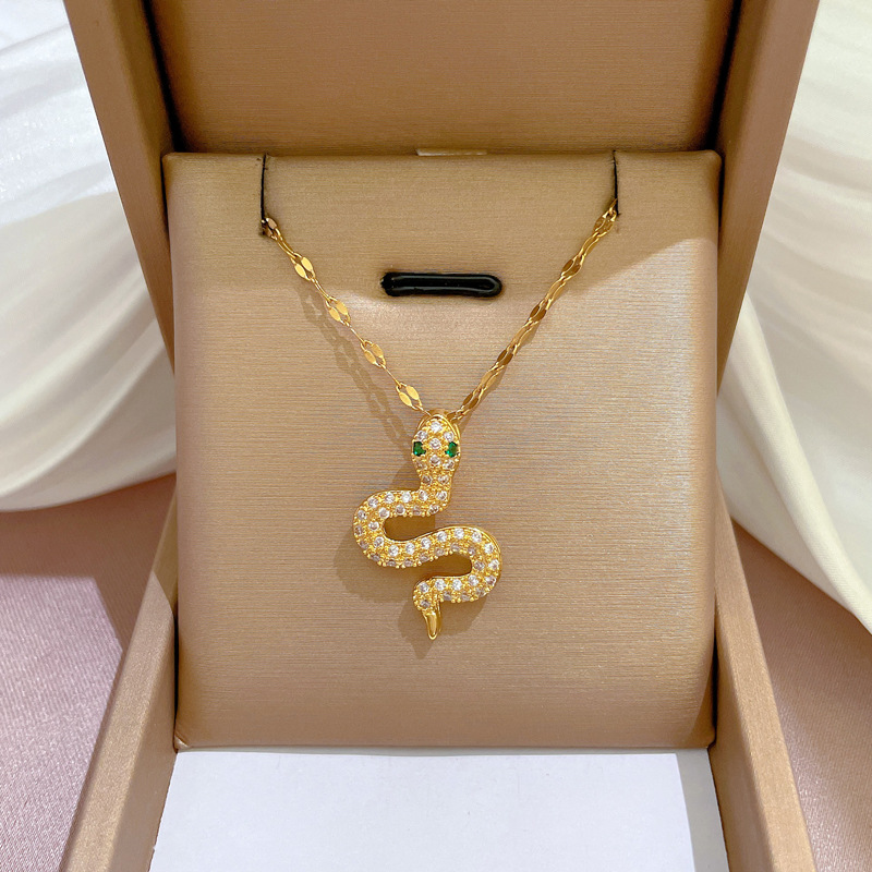 e27c4e55 05bc 42c0 8ec0 64941f268b31 Full Of Diamond Green Eyes Small Snake Micro Gold Necklace
