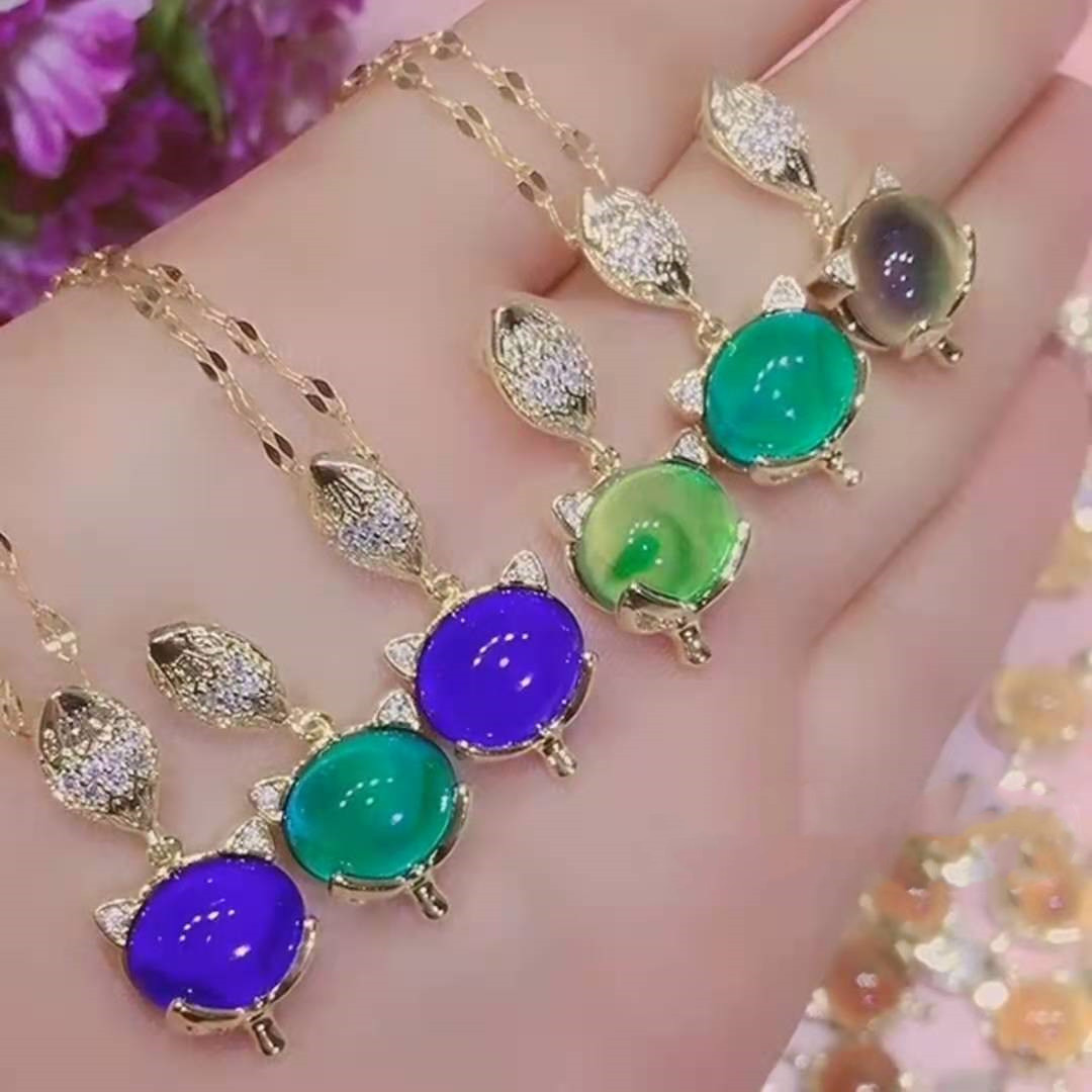 e3066274 7a54 4ad3 98ef d1d781f61024 Women's Thermochromic Fox Titanium Steel Necklace