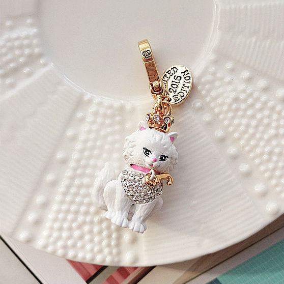 White Cat Necklace Pendant With Rhinestones 2 e3de0a59 84d3 4ece 973b 26f325f40bea White Cat Necklace Pendant With Rhinestones