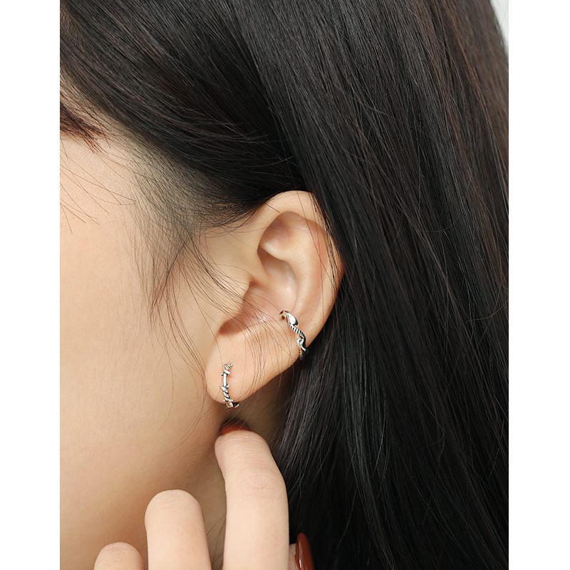 e4d80f73 0c53 44ed 8b57 dab7dfc03efc Niche Retro Distressed Female Ear Buckle