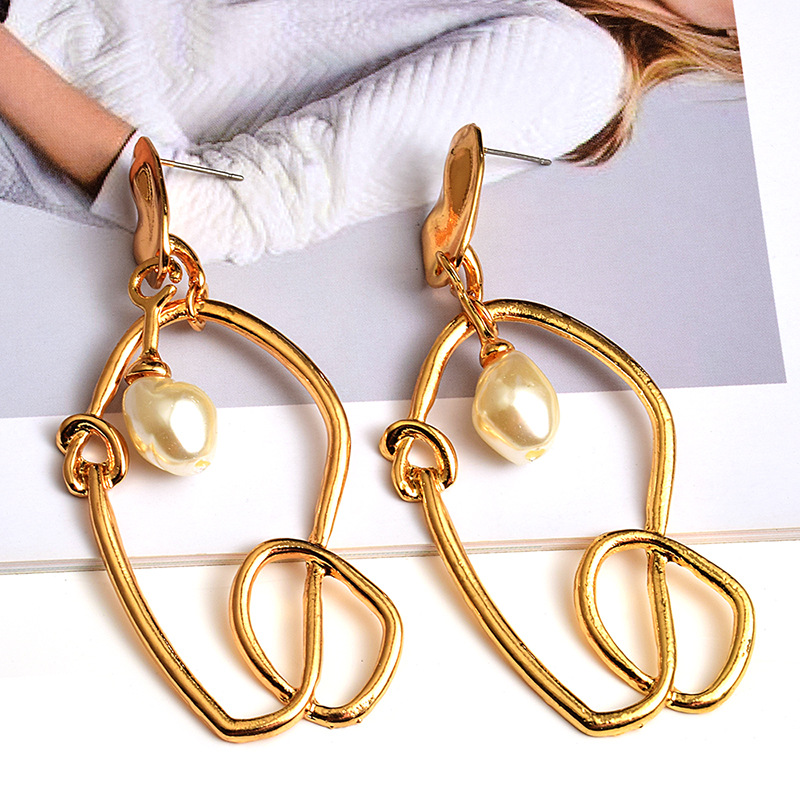 ebf9f947 5909 4294 b4a7 a65098bafb5b Golden Metal Irregular Earrings Pearl