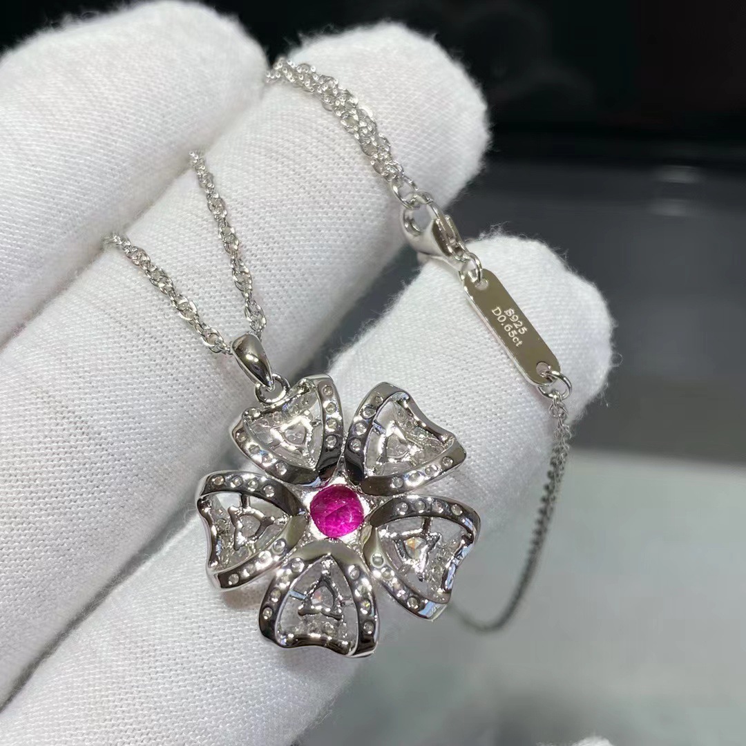 ed8d7f3d 9d0b 4e76 9b20 bae34a20a471 Fashion Simple Red Square Ladies Necklace