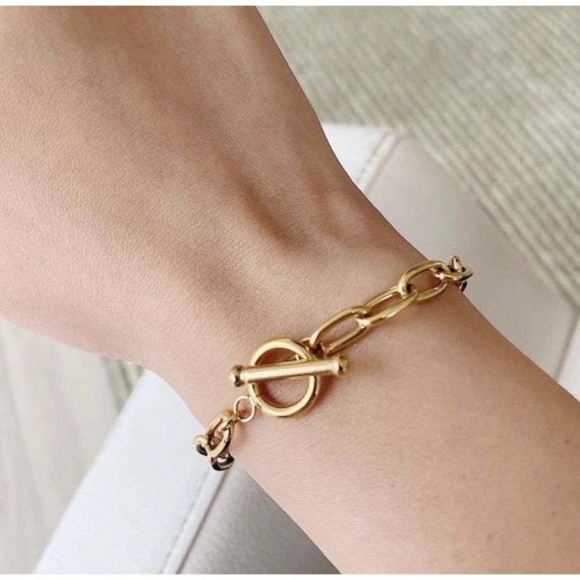 Classic Gold Bracelet Paperclip Bracelet 2 efd4195c 6d41 4f5a 87ae 97f51b137385 Classic Gold Bracelet Paperclip Bracelet