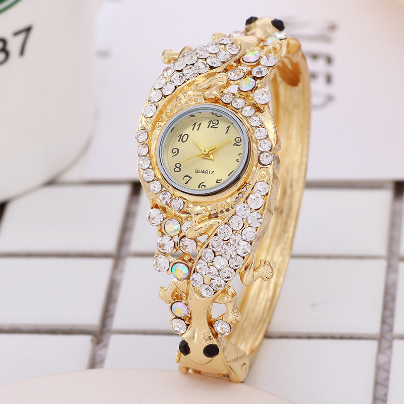 f019aa52 e4c2 47dc b851 1bda38cdd0ca Diamond and gold bracelet watch