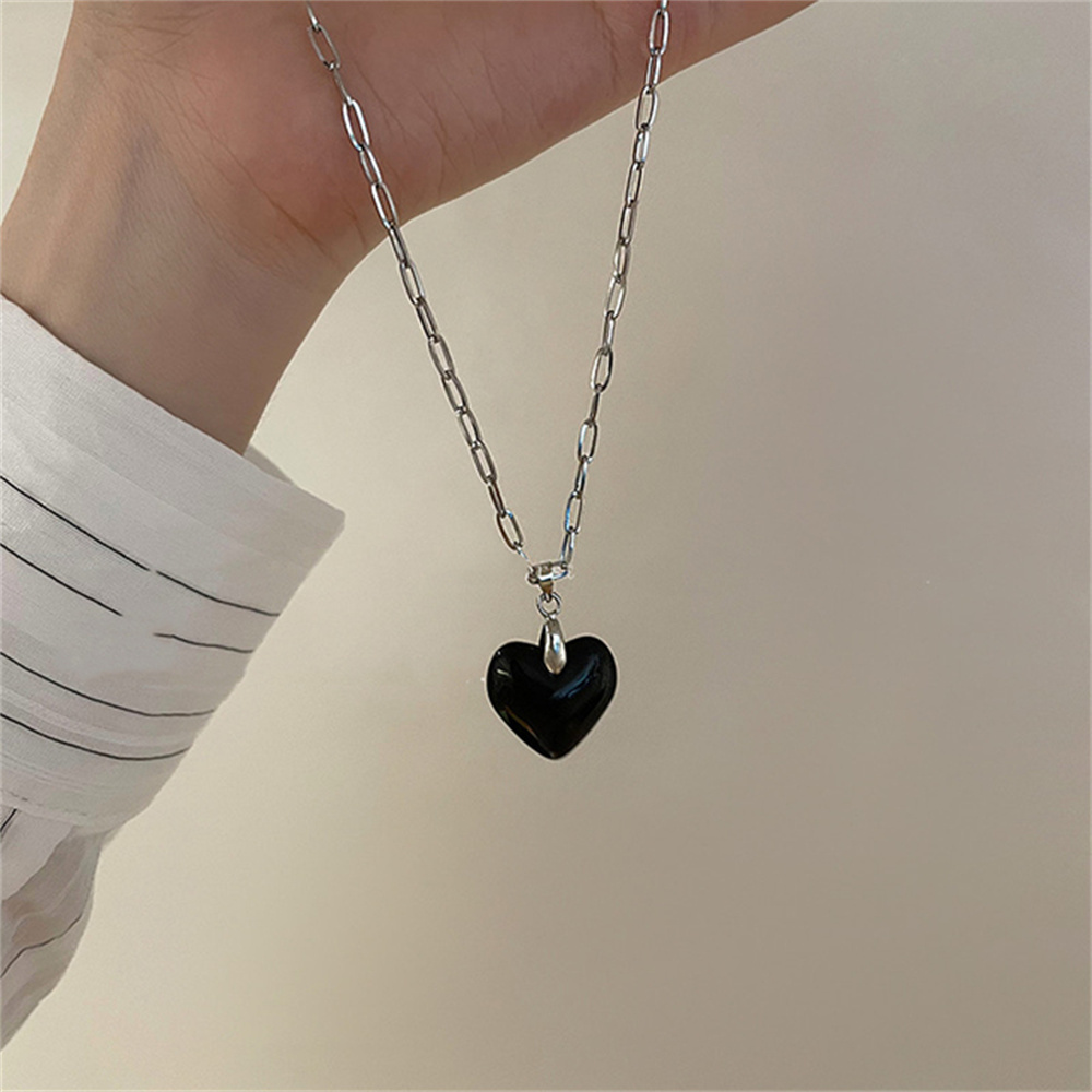 Simple Temperament Niche Clavicle Chain 4 f2338527 d5ef 42c0 aab4 7ed81aaaa204 Simple Temperament Niche Clavicle Chain