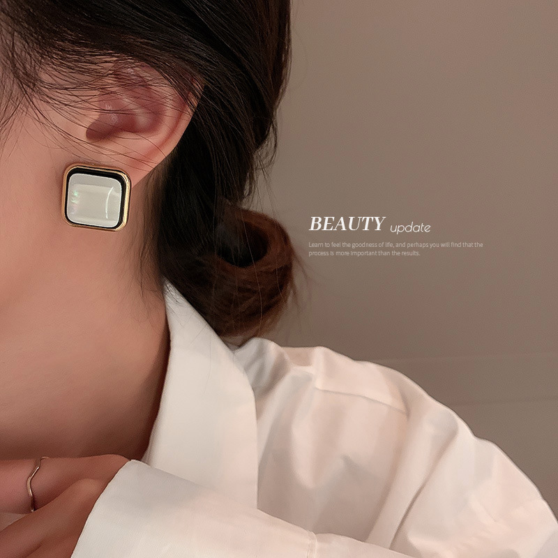 Silver Needle Geometric Square Earrings Are Small Exquisite And Simple 5 f7b9123f e07d 41bd a237 03599f086ff5 Silver Needle Geometric Square Earrings Are Small Exquisite And Simple