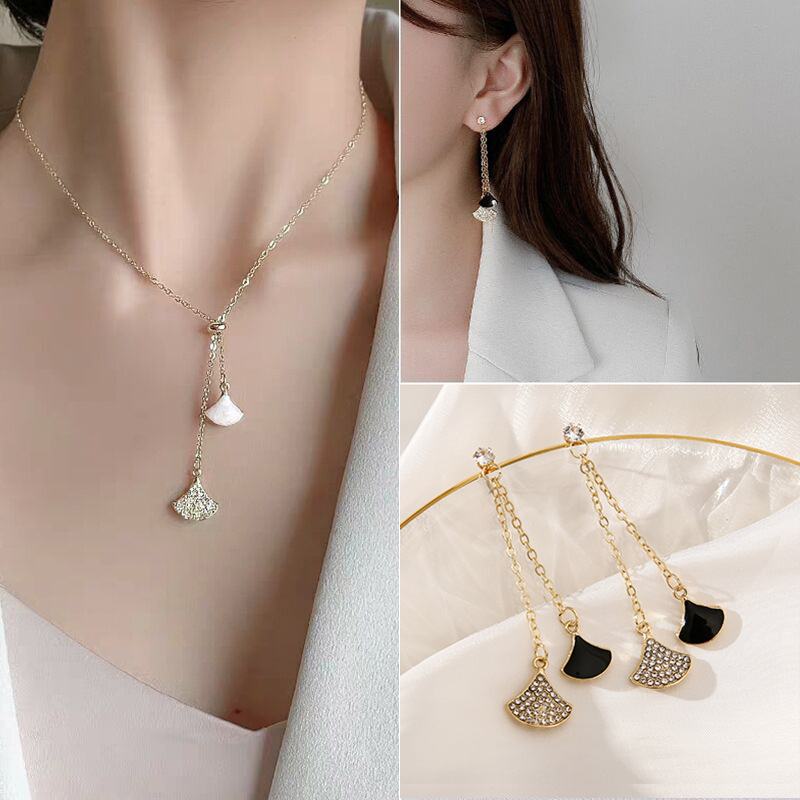 f8fc68a5 3604 450d 90ea 7f04ff49a1c8 Net red niche design clavicle chain