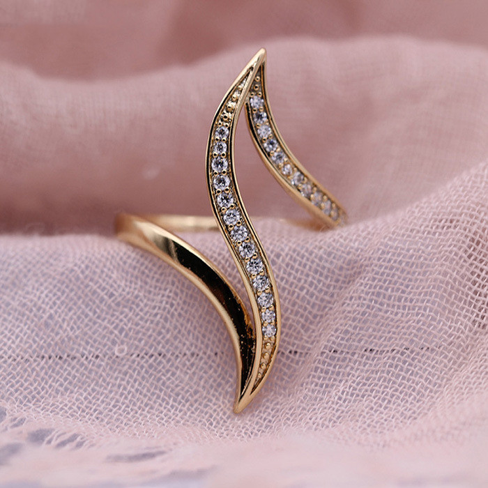 f925aac7 e12c 41e8 90b6 b74ccb949913 Fashion Exaggerated Curve Rose Gold Women Ring