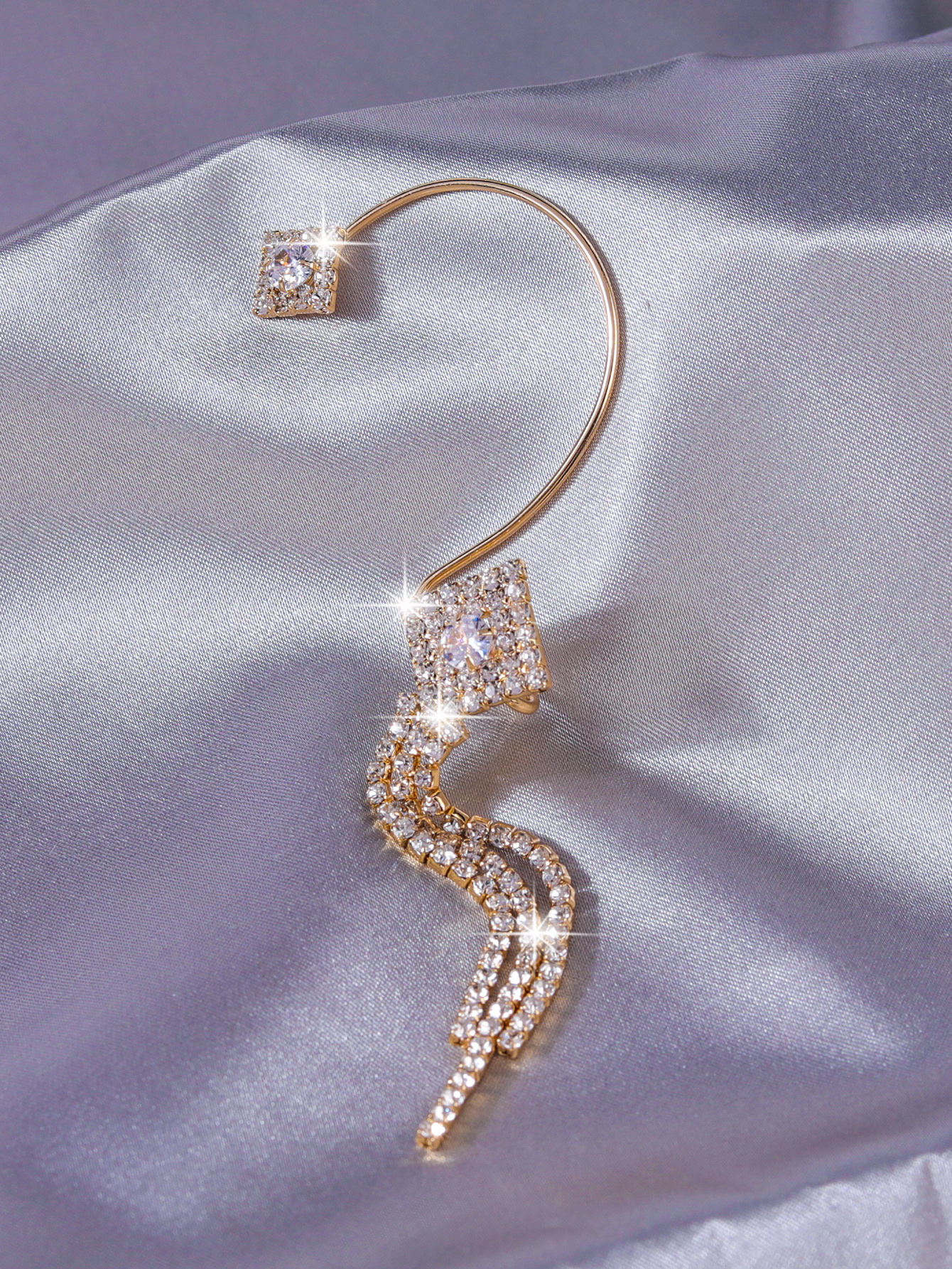 f92f9b2d 1e68 4e70 ae52 7a45edd559ea European And American Style Personality All-match Temperament Niche Earrings