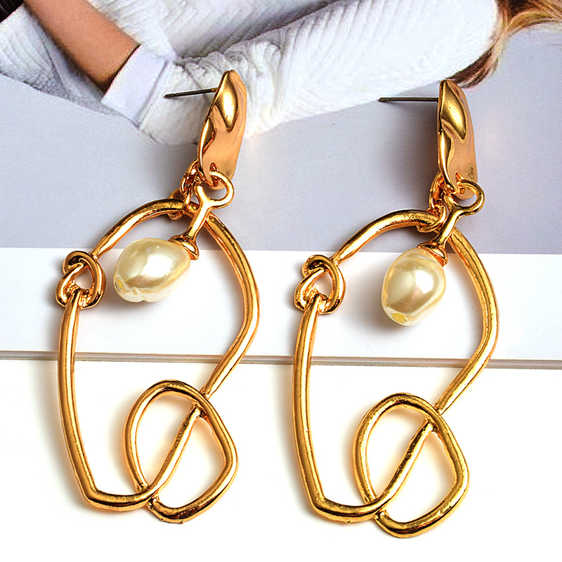 fccfd137 c672 4296 9188 3fe1f1351dfc Golden Metal Irregular Earrings Pearl