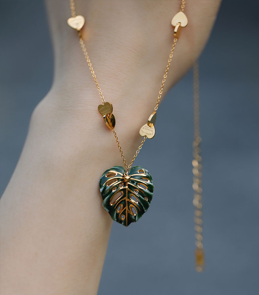 fecc11ff 2a2e 4384 964a 65d5994ae4fe Green Gold Ceramic Titanium Steel Stacked Necklace