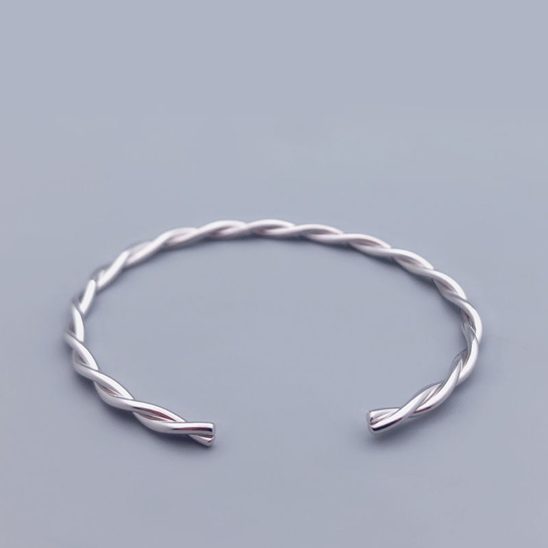 Twisted Rope Bracelet Ring With Simple And Stylish Personality 1 fefd4eb6 79a5 4c7f bf7e b92600218c9e Twisted Rope Bracelet Ring With Simple And Stylish Personality