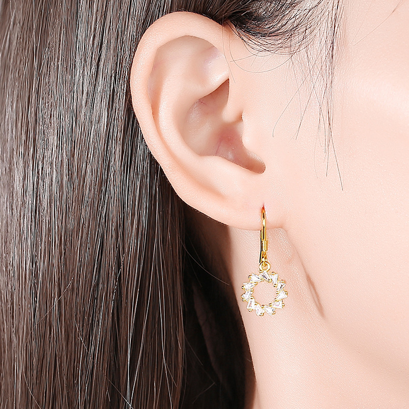 ffc4633a 843c 4373 91da d539fb793cd3 Sterling Silver S925 Circle Shape Earrings